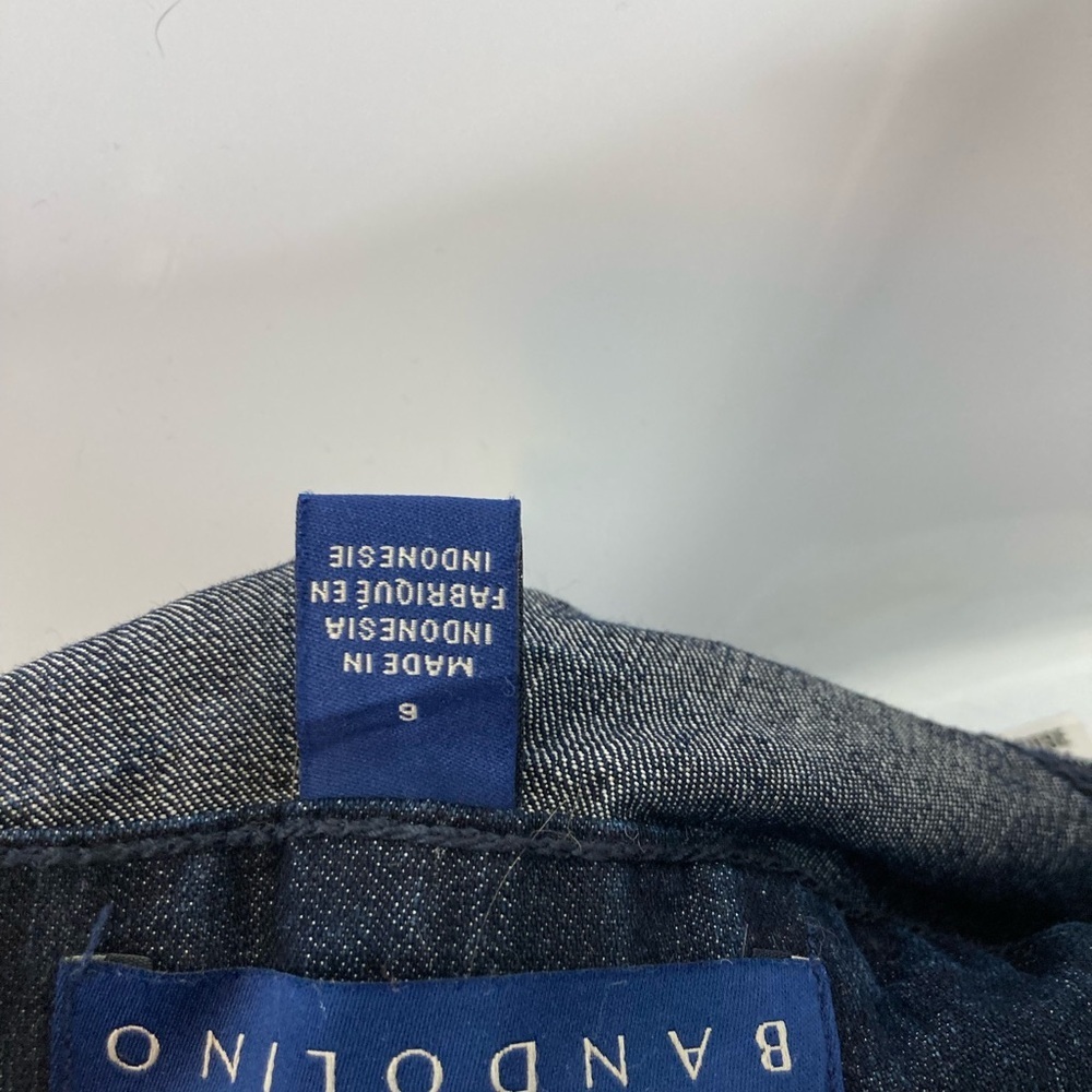 Bandolino Dark Blue Denim Shorts with pockets Excellent cond size 6 - Picture 3 of 4
